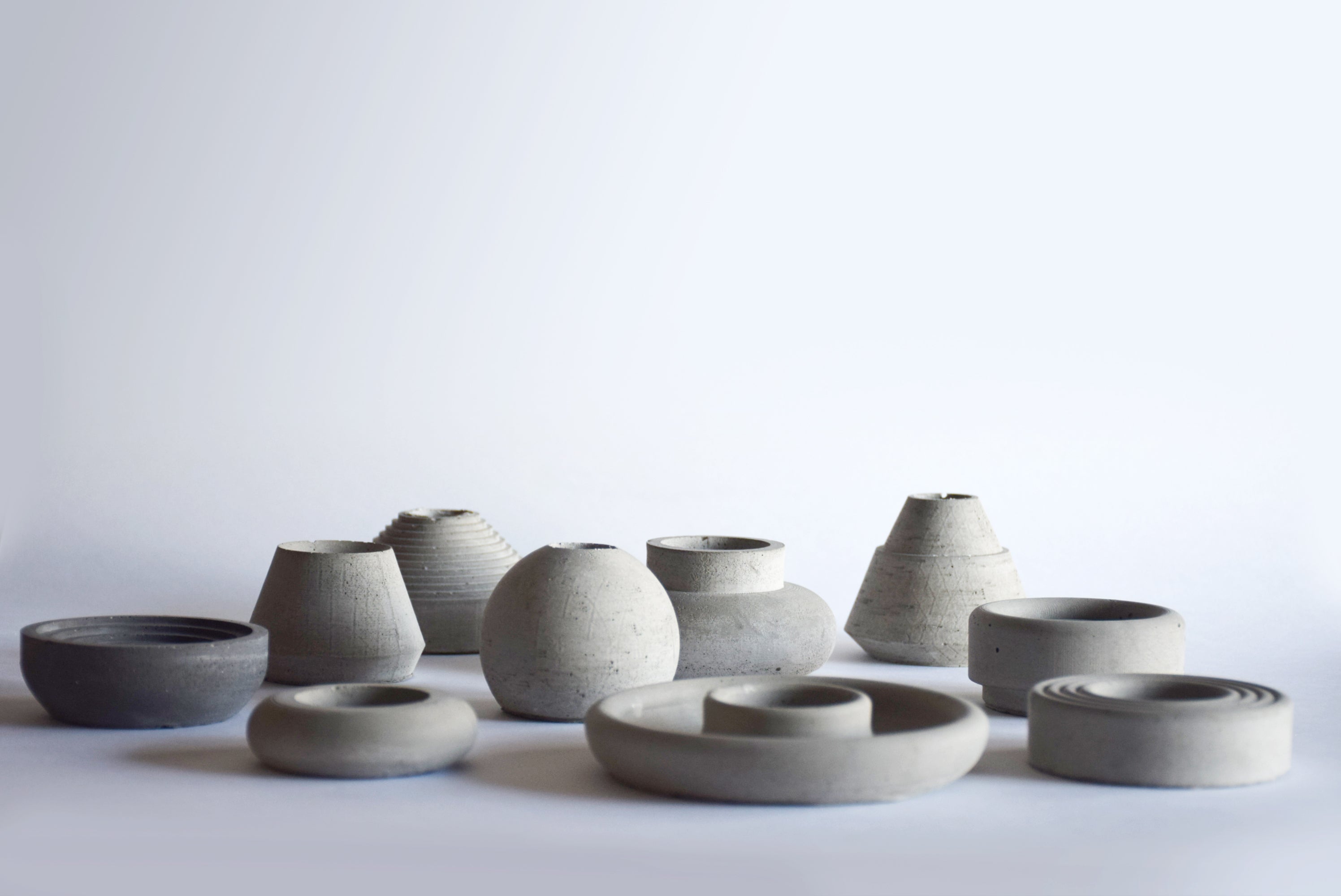 Callan - Round Cement Tealight Holder for Meditation